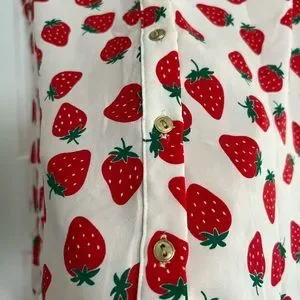トップス strawberry s_wp_64332d1791e0538b78d00471.webp